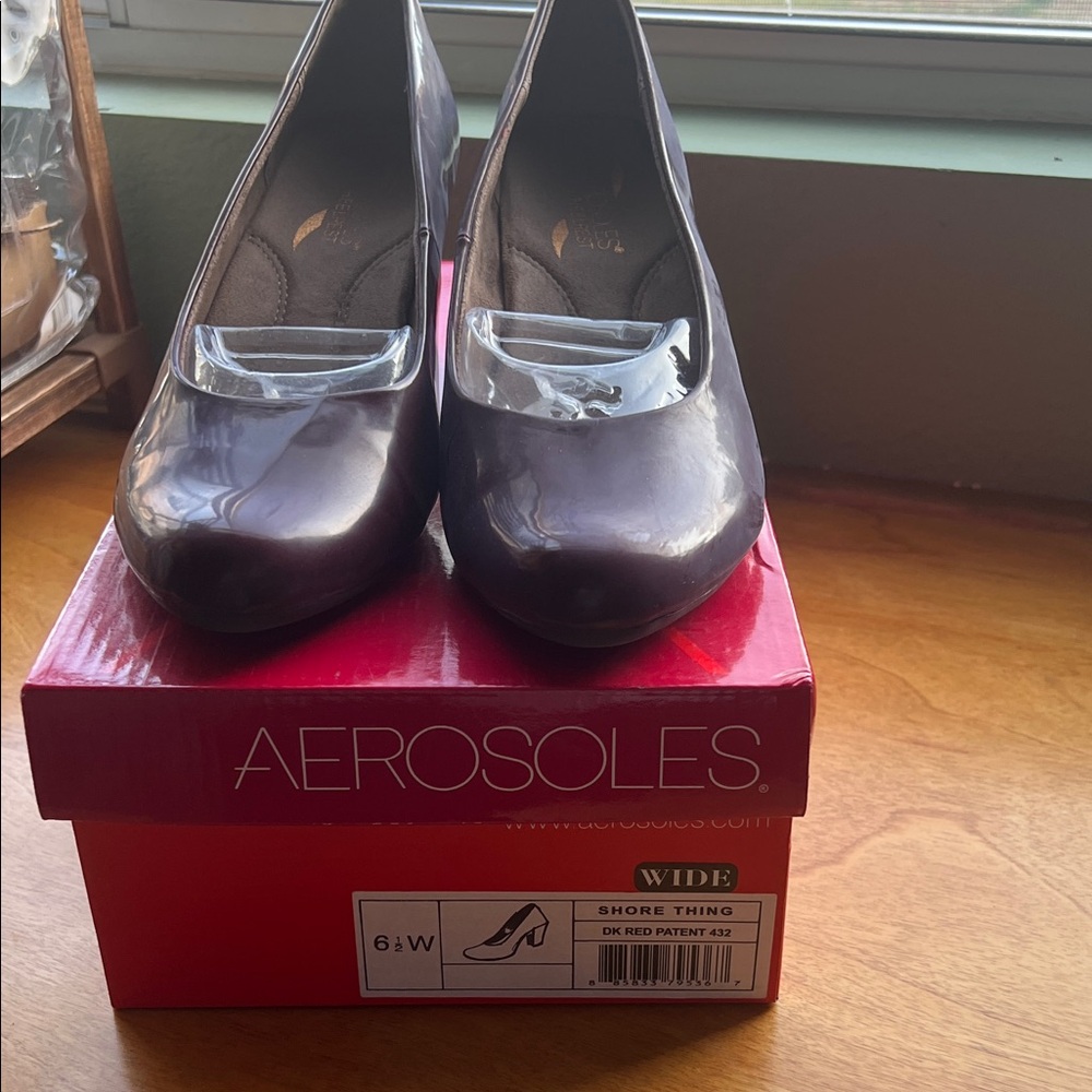 AEROSOLES Women's Dark Red Patent Heels. Size 6 1/2 wide
